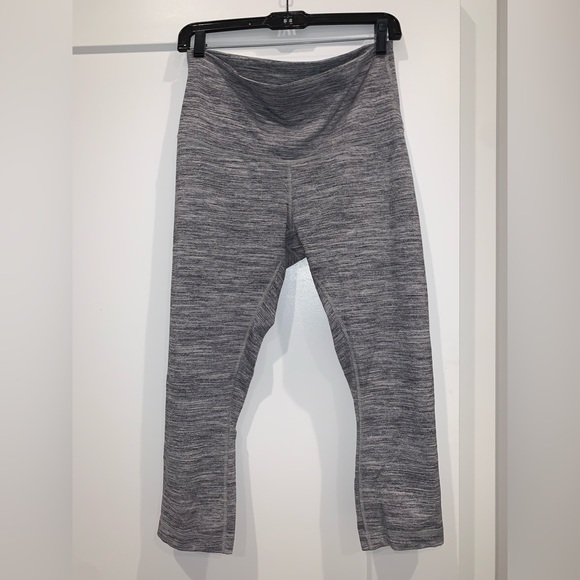 Lululemon wunder under crop size 10 grey - Picture 3 of 6